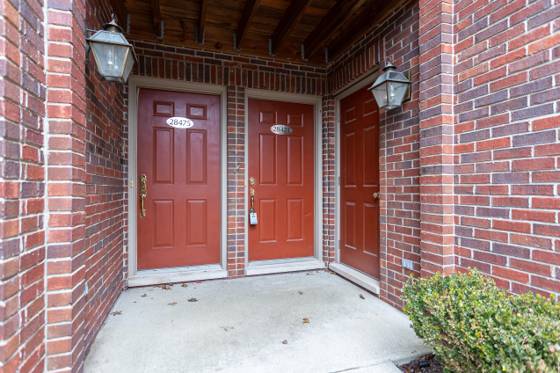 28471 Carlton Way Drive, Novi, MI 48377 photo 2