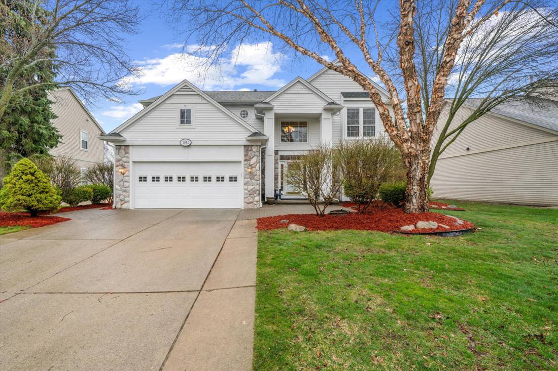 1042 Equestrian Drive, South Lyon, MI 48178