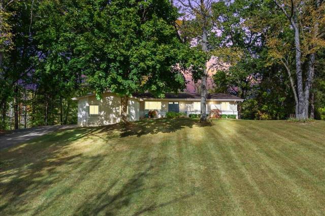 10932 Green Oaks Drive, South Lyon, MI