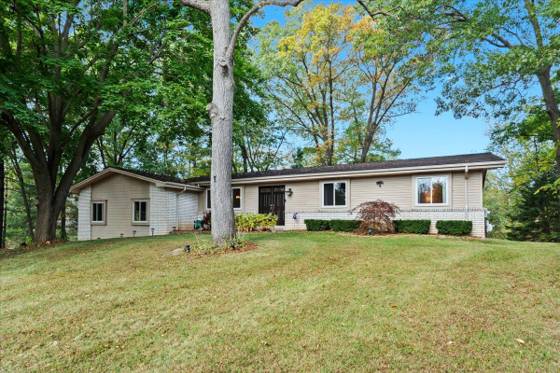 10932 Green Oaks Drive, South Lyon, MI 48178 photo 3