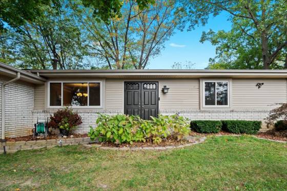 10932 Green Oaks Drive, South Lyon, MI 48178 photo 4