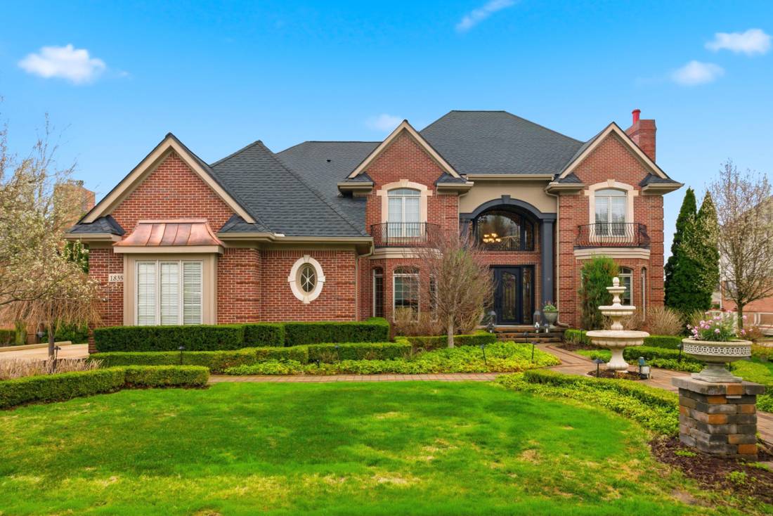 18356 Clairmont Circle W, Northville, MI 48168