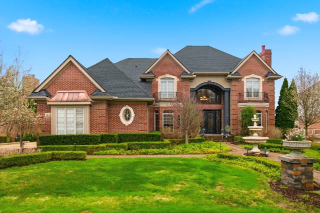 18356 Clairmont Circle W, Northville, MI