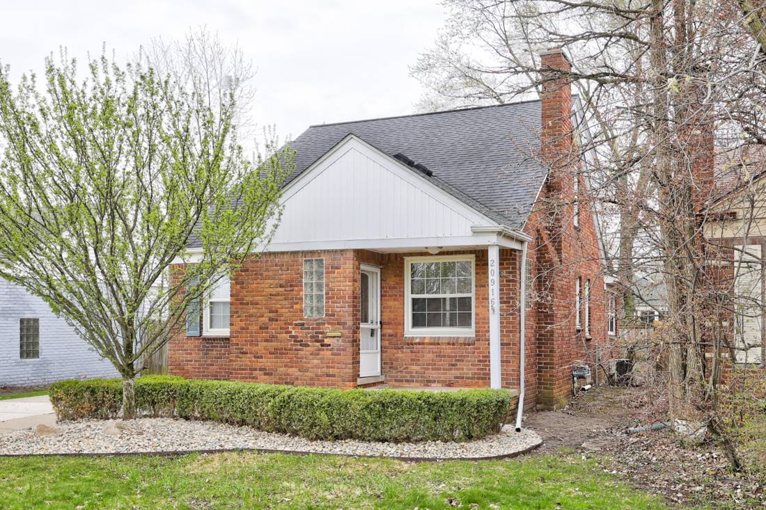 20916 Vernier Road, Harper Woods, MI 48225