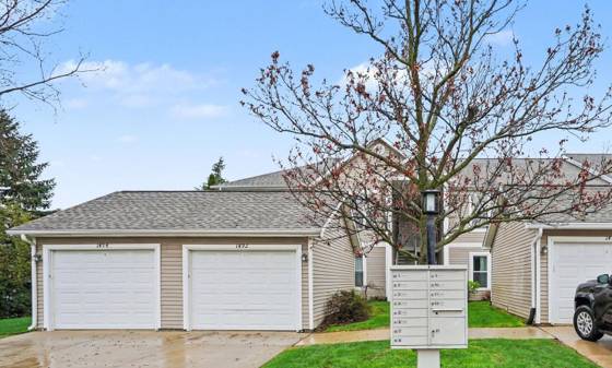 1492 Fox Pointe Circle, Ann Arbor, MI 48108 photo 2