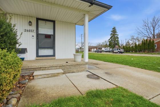 24657 Flower Avenue, Eastpointe, MI 48021 photo 4