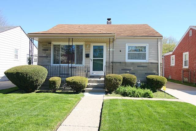 18905 Woodland Street, Harper Woods, MI