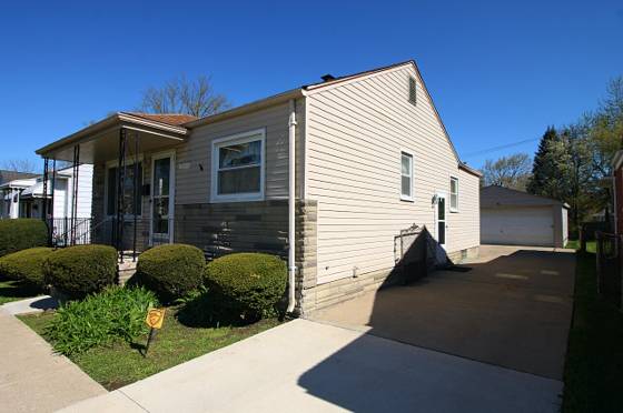 18905 Woodland Street, Harper Woods, MI 48225 photo 2