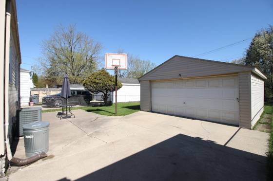 18905 Woodland Street, Harper Woods, MI 48225 photo 4