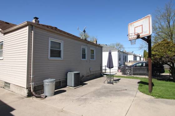 18905 Woodland Street, Harper Woods, MI 48225 photo 5