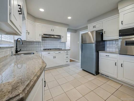 24620 Wood Street, Saint Clair Shores, MI 48080 photo 4
