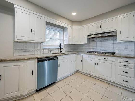 24620 Wood Street, Saint Clair Shores, MI 48080 photo 5