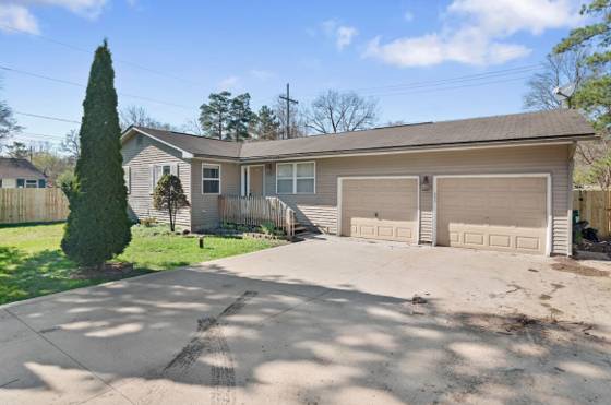 733 Luna Court, Lake Orion, MI 48362 photo 2