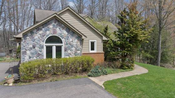 5990 Lynne Hollow Drive, Commerce Twp, MI 48382 photo 3