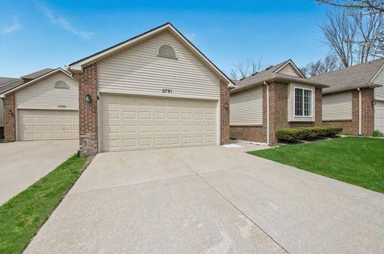 2791 N Moonglow Court N #49, Hartland, MI 48353 photo 3