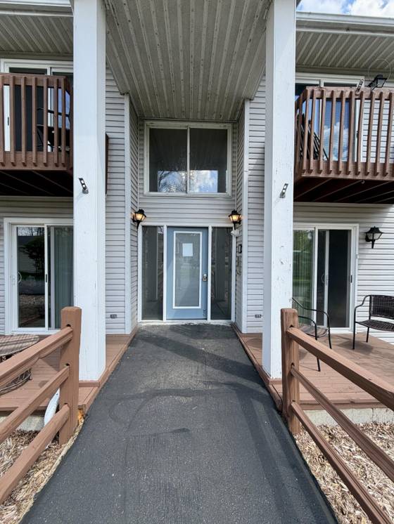 682 W Middle Street #Unit #4, Chelsea, MI 48118 photo 4