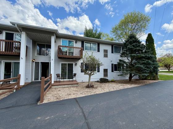 682 W Middle Street #Unit #4, Chelsea, MI 48118 photo 3