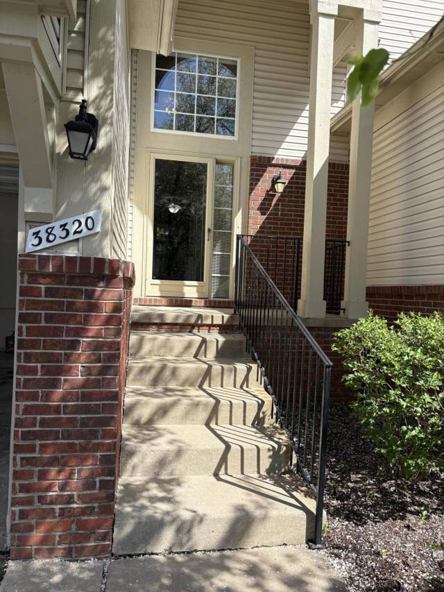 38320 Saratoga Circle, Farmington Hills, MI