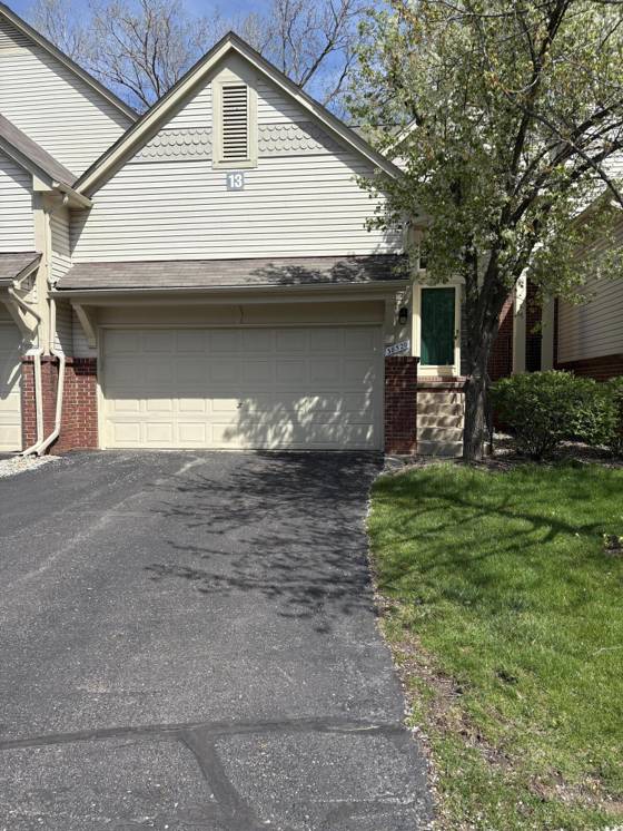 38320 Saratoga Circle, Farmington Hills, MI 48331 photo 2