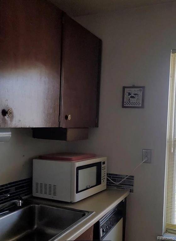 22140 Dante Street #209, Oak Park, MI 48237 photo 5