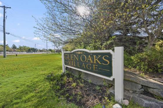 29374 Glen Oaks Boulevard E, Farmington Hills, MI 48334 photo 2