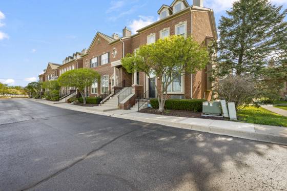 29374 Glen Oaks Boulevard E, Farmington Hills, MI 48334 photo 3