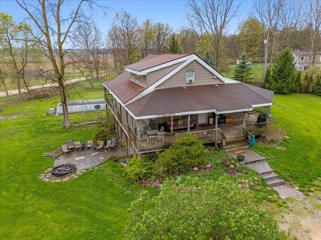 6475 Center Road, Fenton, MI