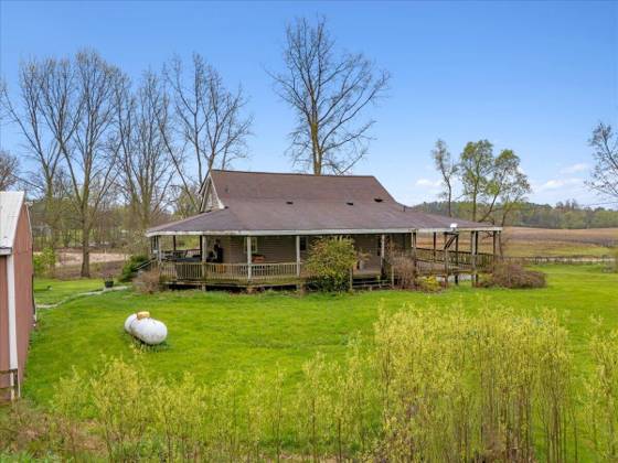 6475 Center Road, Fenton, MI 48430 photo 2