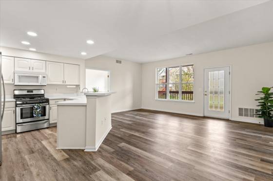 1491 Fox Pointe Circle, Ann Arbor, MI 48108 photo 2