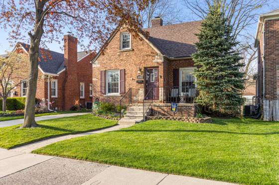 1840 Hampton Road, Grosse Pointe Woods, MI 48236 photo 2