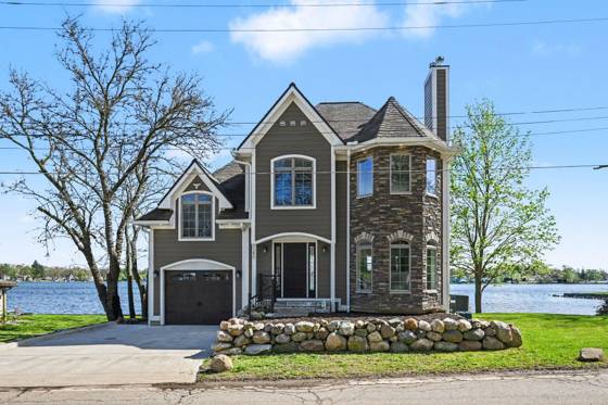 2382 Jackson Boulevard, Highland, MI 48356 photo 2