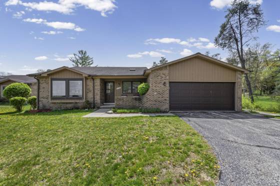 31461 Orchard Brook Court, Farmington Hills, MI 48336 photo 2