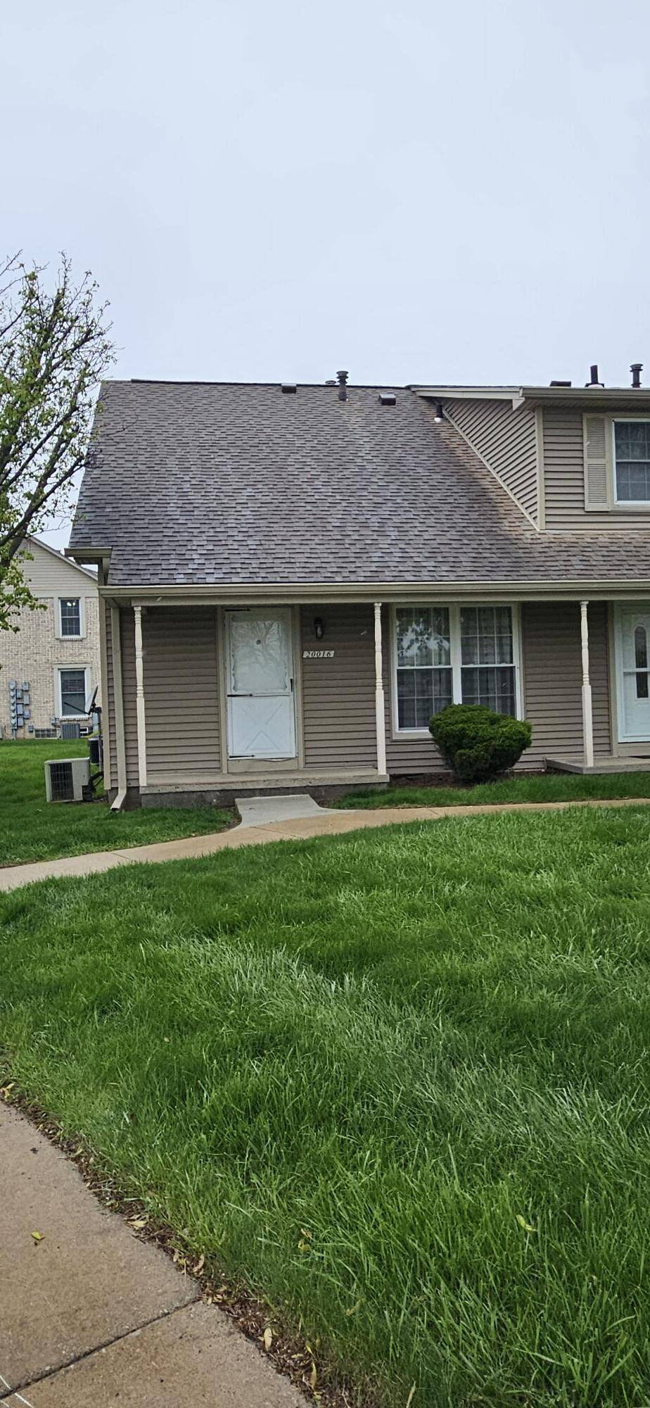 20016 Village Green Court, Brownstown, MI 48183