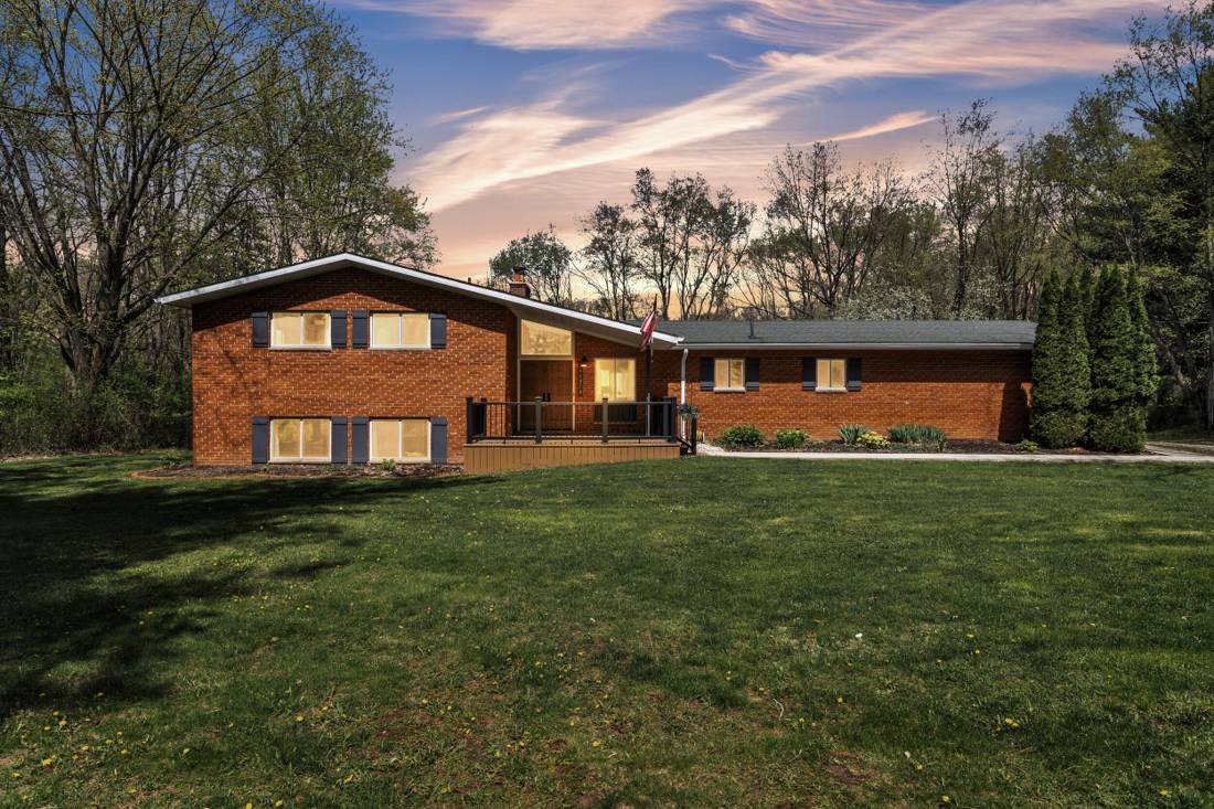 11273 9 Mile Road, South Lyon, MI 48178