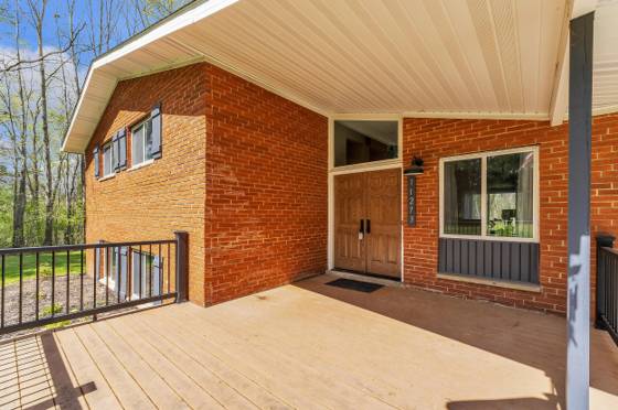 11273 9 Mile Road, South Lyon, MI 48178 photo 4