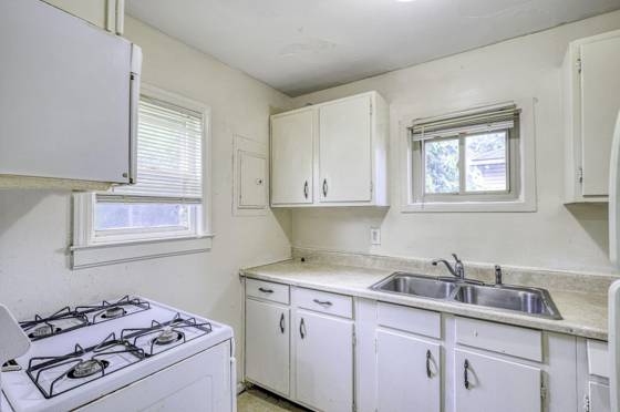 1100 E Bernhard Avenue, Hazel Park, MI 48030 photo 2