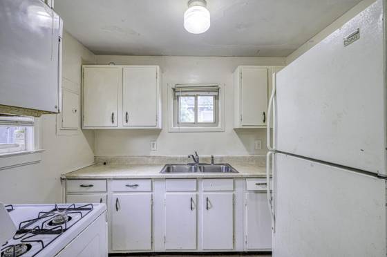 1100 E Bernhard Avenue, Hazel Park, MI 48030 photo 3
