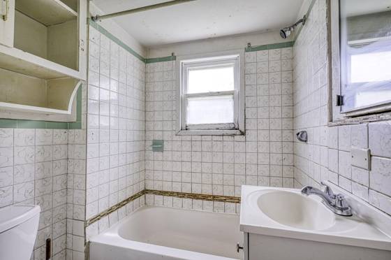 1100 E Bernhard Avenue, Hazel Park, MI 48030 photo 4