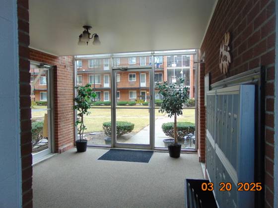 2915 W 13 Mile Road #209, Royal Oak, MI 48073 photo 4