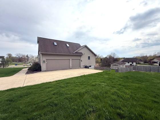 7504 Silver Fox Run, Swartz Creek, MI 48473 photo 2