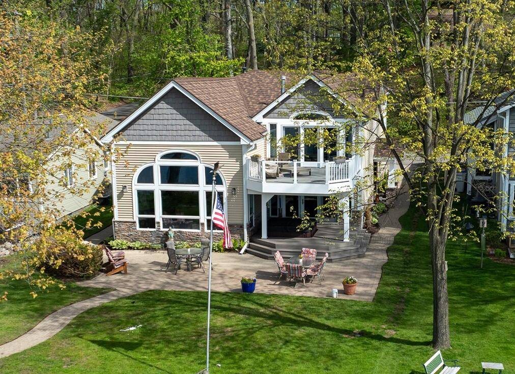 5256 Edgelake Drive, Pinckney, MI 48169