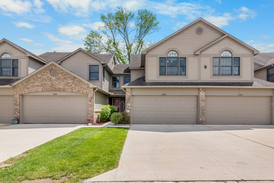 45189 Horseshoe Circle, Canton, MI 48187