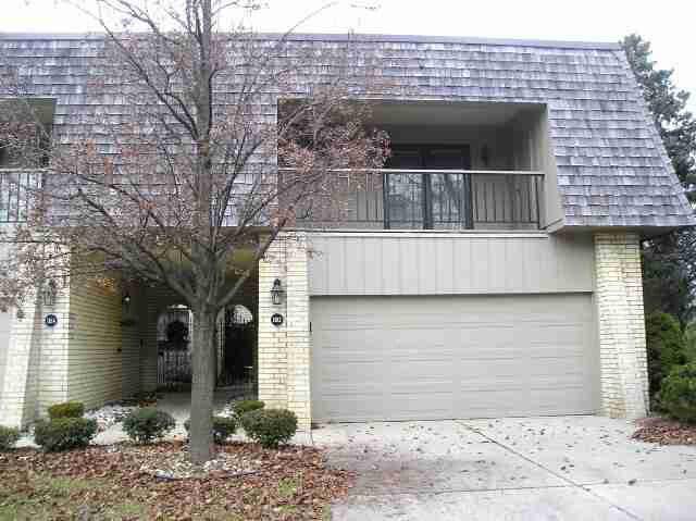 1182 Oakwood Court, Rochester Hills, MI
