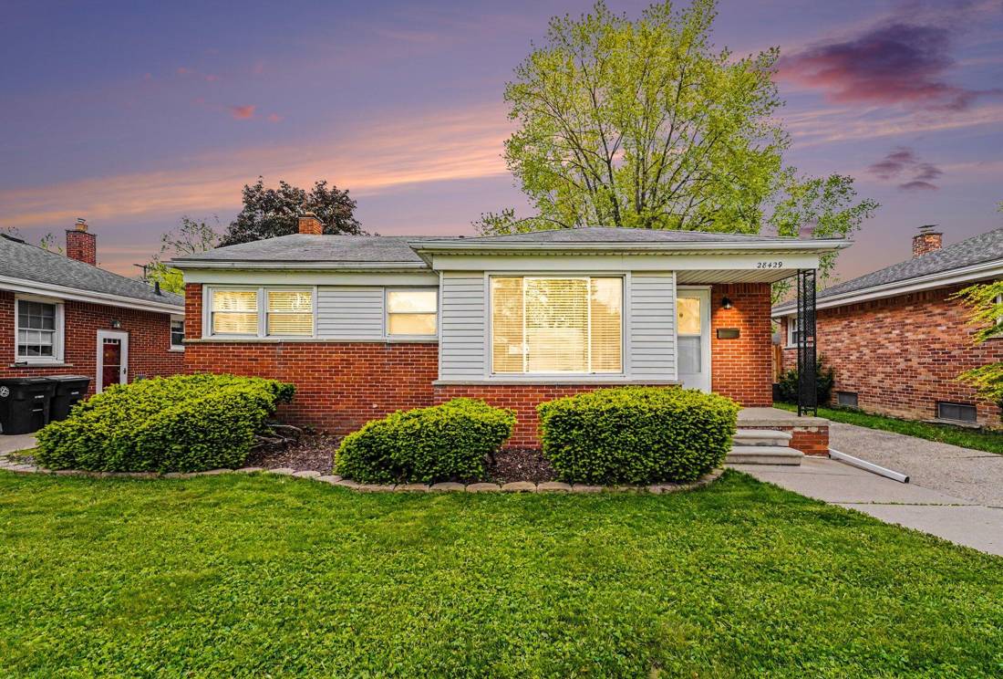28429 Cleveland, Livonia, MI 48150