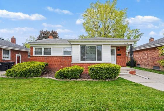 28429 Cleveland, Livonia, MI 48150 photo 2