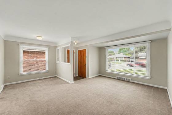 28429 Cleveland, Livonia, MI 48150 photo 5