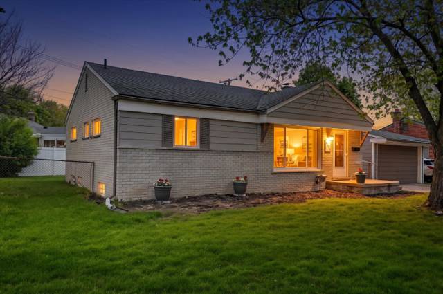 23870 Beacon Drive, Farmington, MI