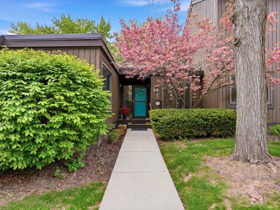 24 Haverhill Court, Ann Arbor, MI 48105 photo 2