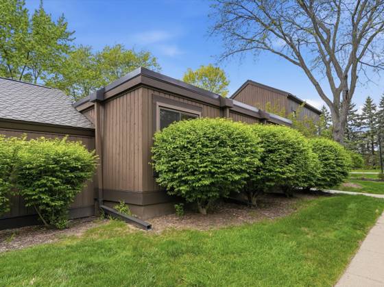 24 Haverhill Court, Ann Arbor, MI 48105 photo 3