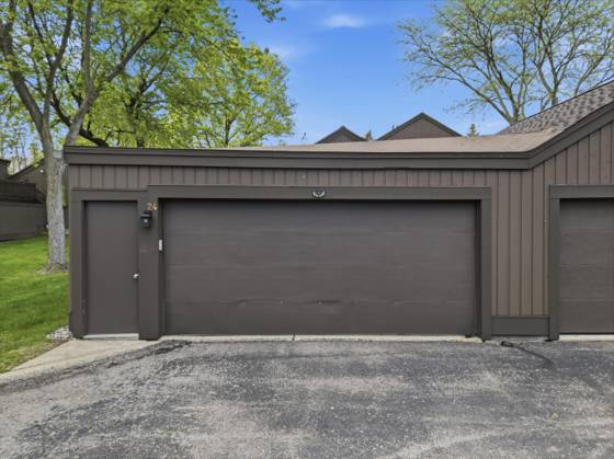 24 Haverhill Court, Ann Arbor, MI 48105 photo 4